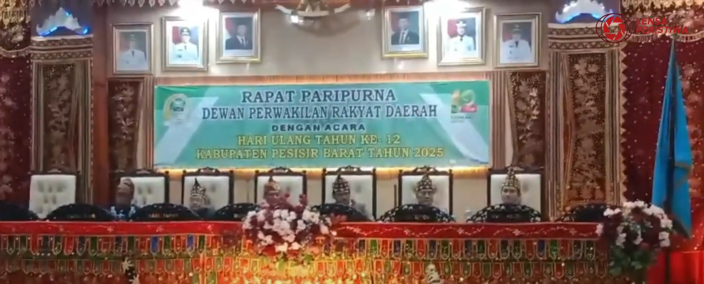 BUPATI WAKIL BUPATI PESIBAR HADIRI RAPAT PARIPURNA PERINGATAN HUT KE 12 PESIBAR